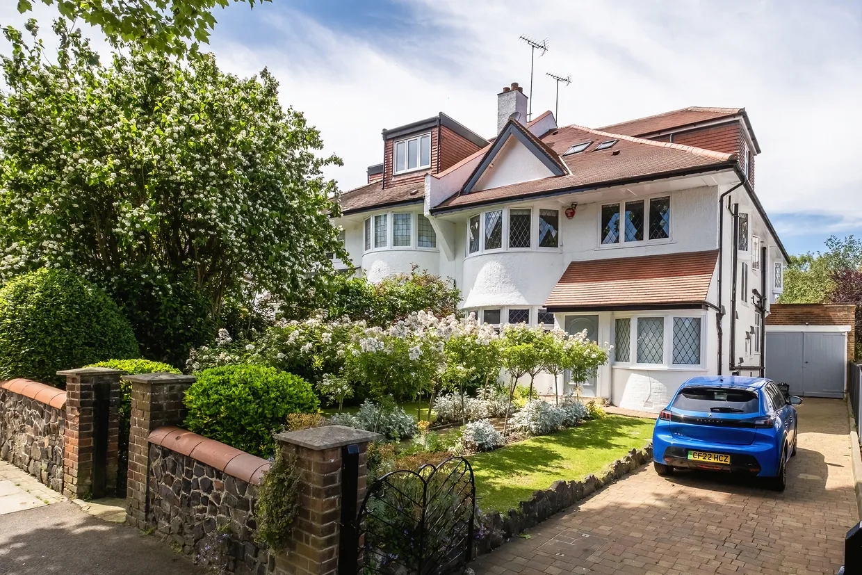 Woodside Avenue, LONDON, N6 photo 35