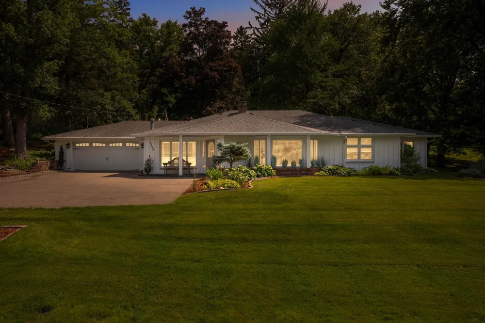 2194 Charlton Rd, Sunfish Lake, MN 55118