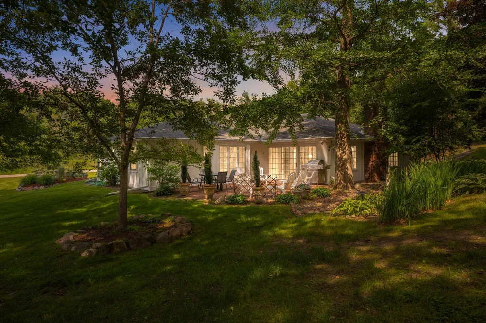 2194 Charlton Rd, Sunfish Lake, MN 55118