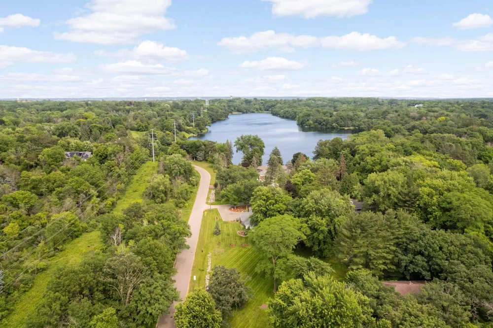 2194 Charlton Rd, Sunfish Lake, MN 55118