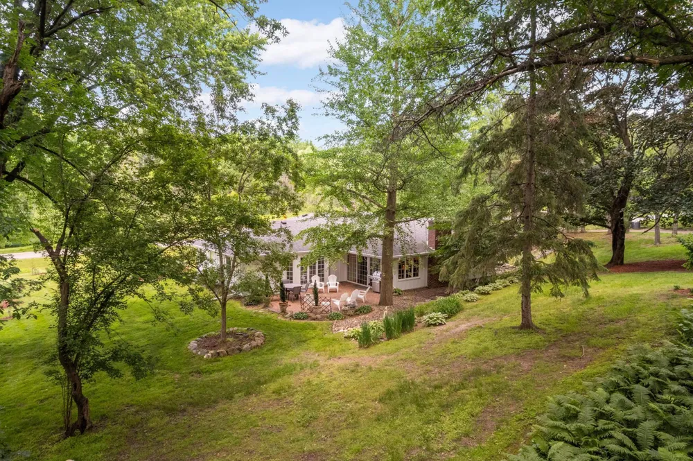2194 Charlton Rd, Sunfish Lake, MN 55118