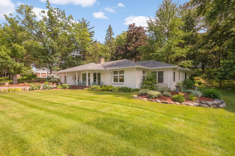 2194 Charlton Rd, Sunfish Lake, MN 55118