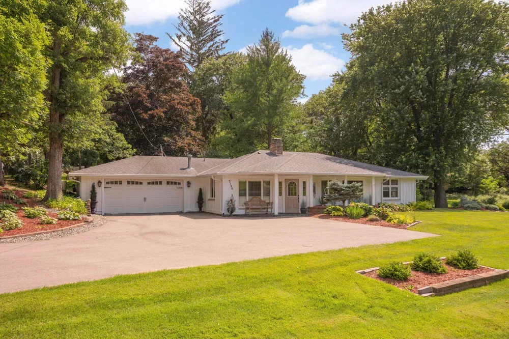 2194 Charlton Rd, Sunfish Lake, MN 55118