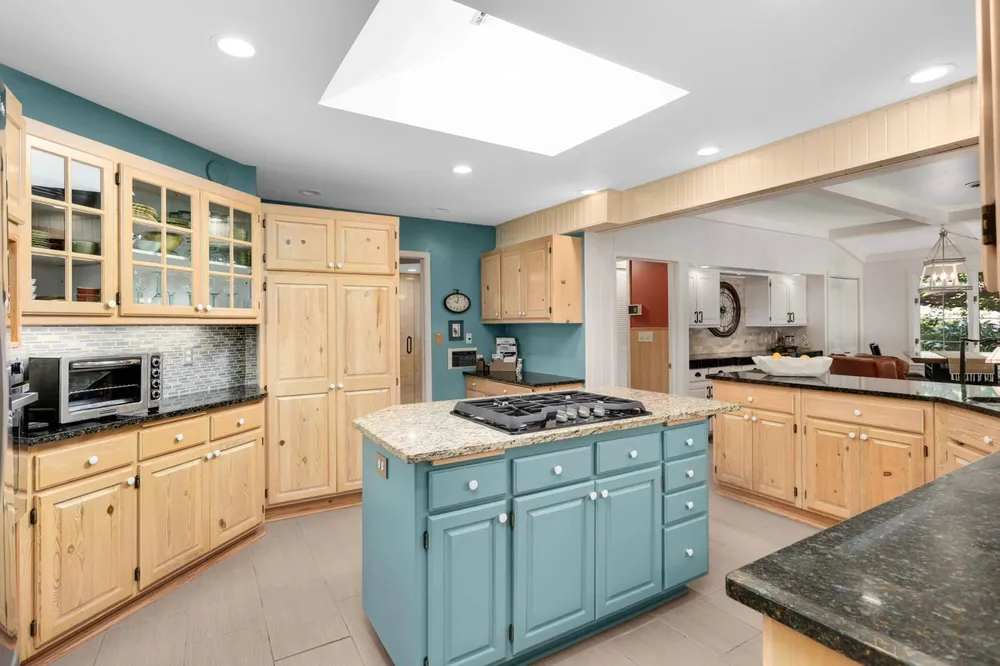 2194 Charlton Rd, Sunfish Lake, MN 55118