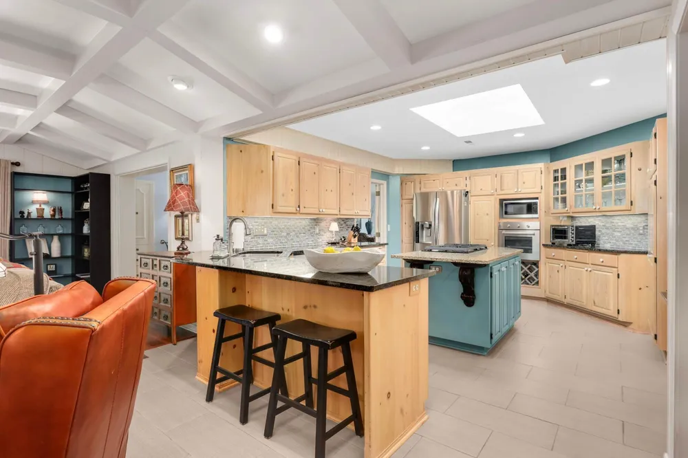 2194 Charlton Rd, Sunfish Lake, MN 55118