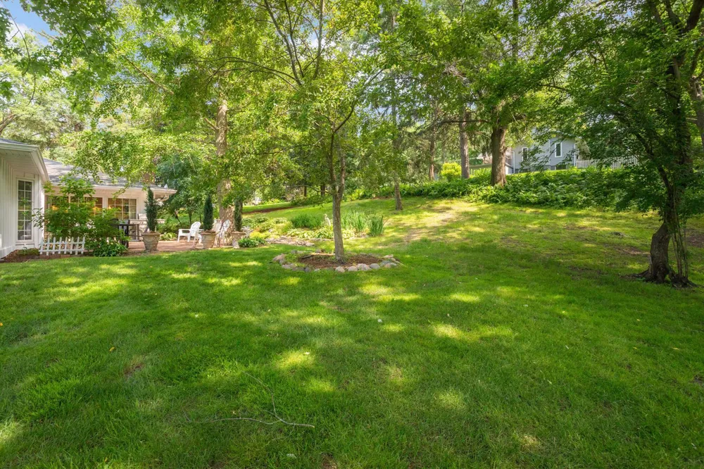 2194 Charlton Rd, Sunfish Lake, MN 55118