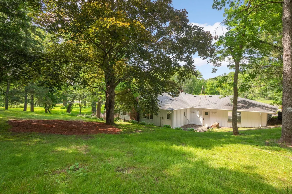 2194 Charlton Rd, Sunfish Lake, MN 55118