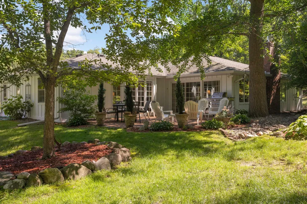 2194 Charlton Rd, Sunfish Lake, MN 55118
