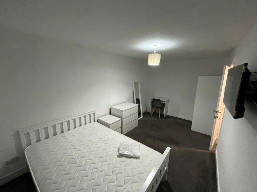 98 Arden Grove, B16 8HQ Image 4