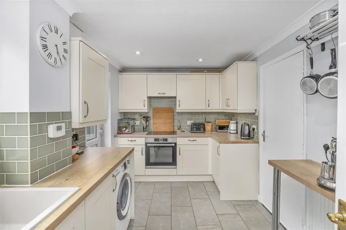 Property carousel image 3