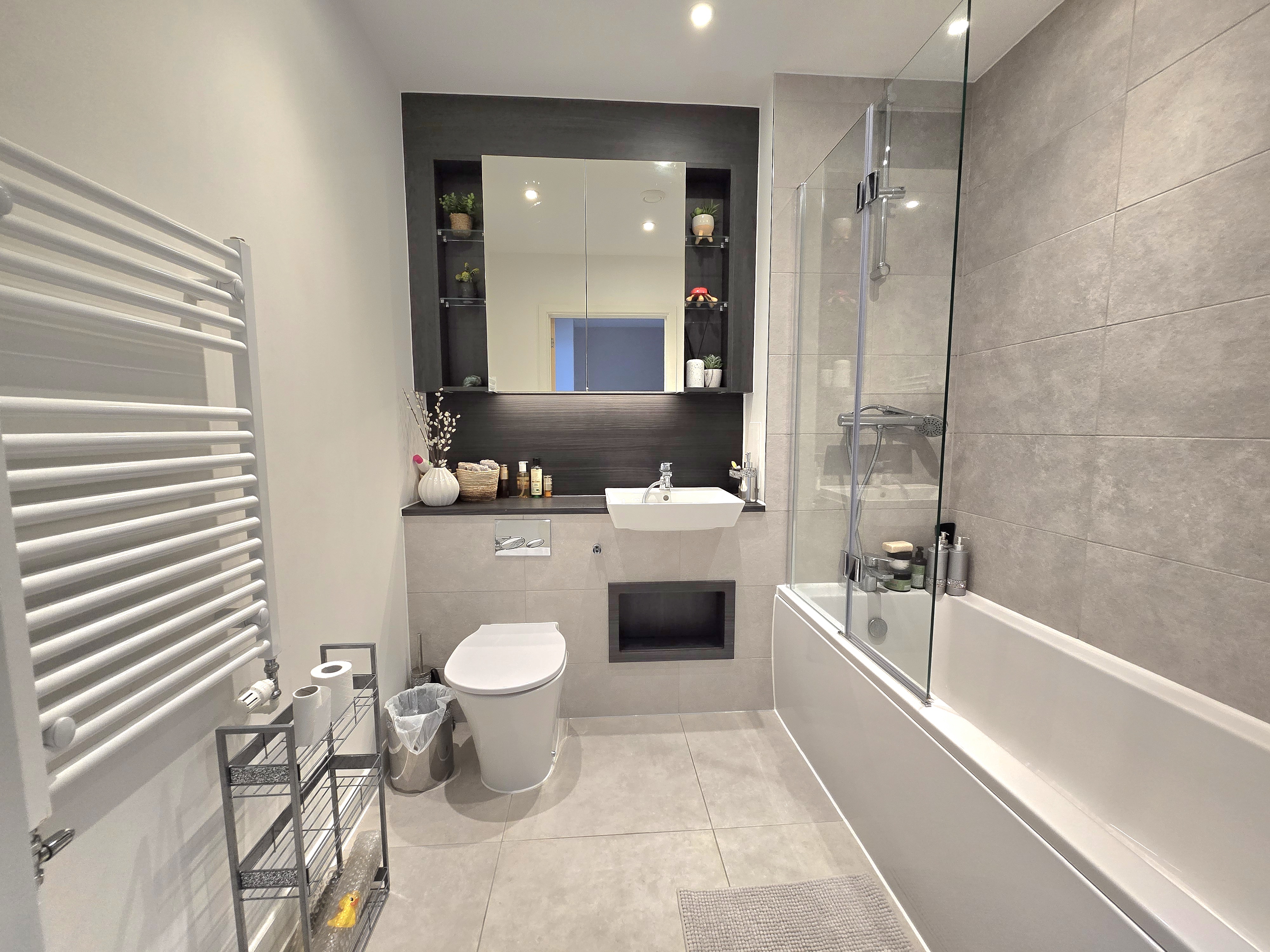 Flexible Short-Term 2 Bed Duplex  Bills Included Image 8