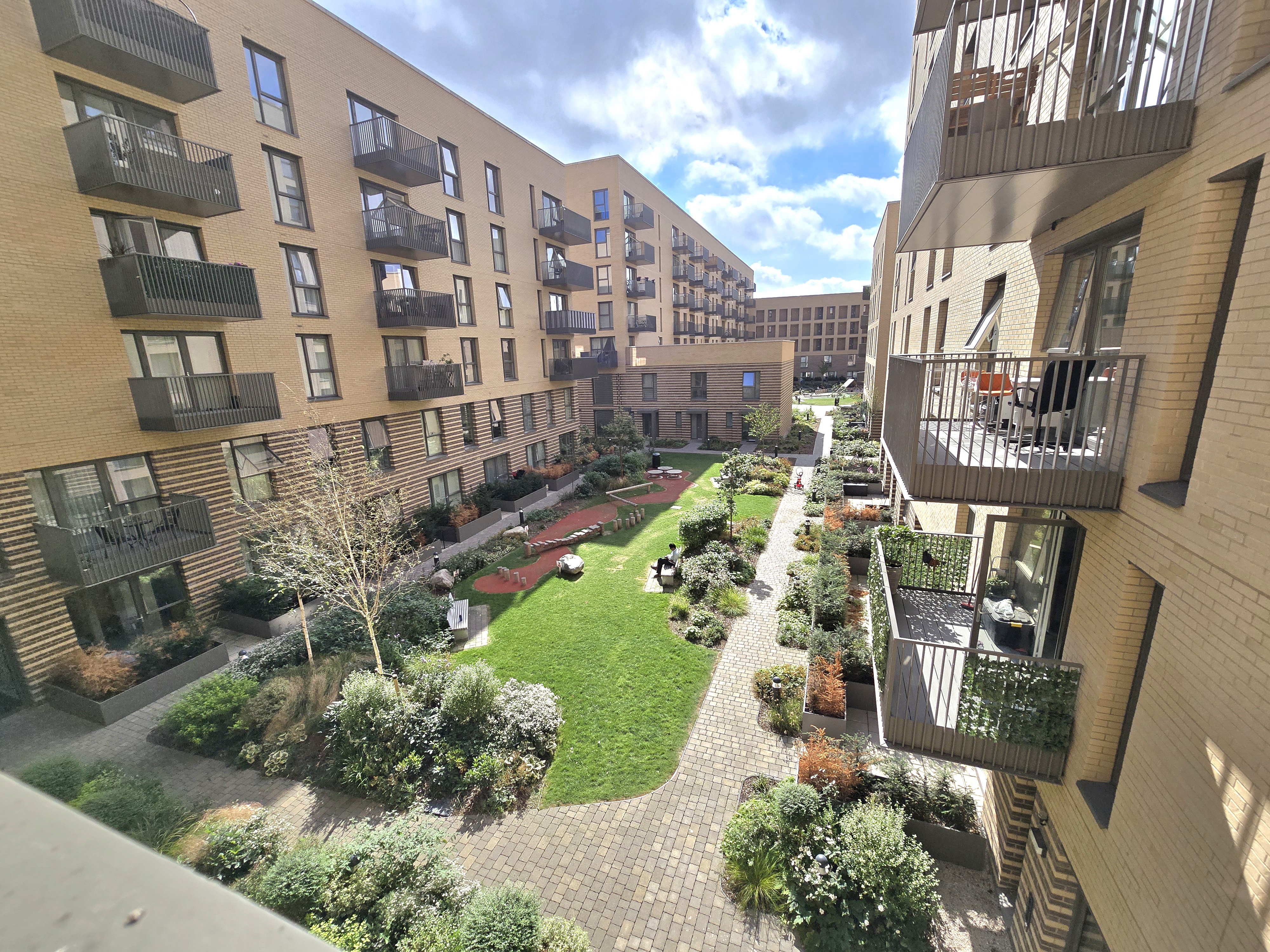 Flexible Short-Term 2 Bed Duplex  Bills Included Image 12