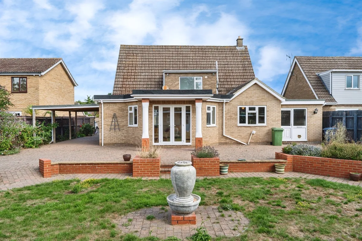 Elwyndene Road, March