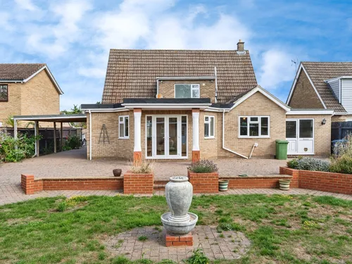 Elwyndene Road, Marchphoto