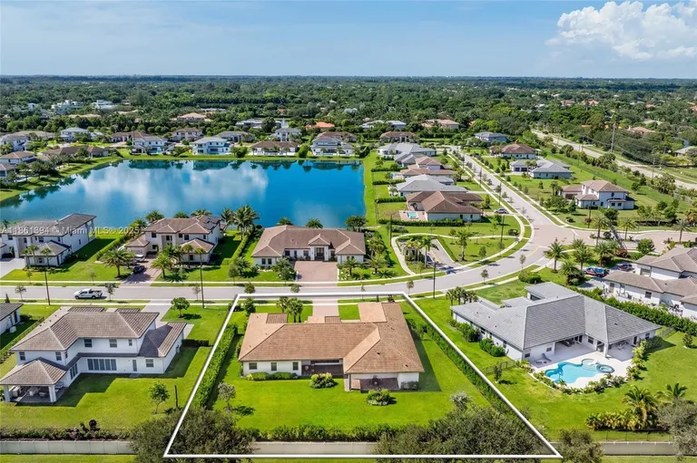 11125 N Sierra Ranch Dr, Davie, FL 33324