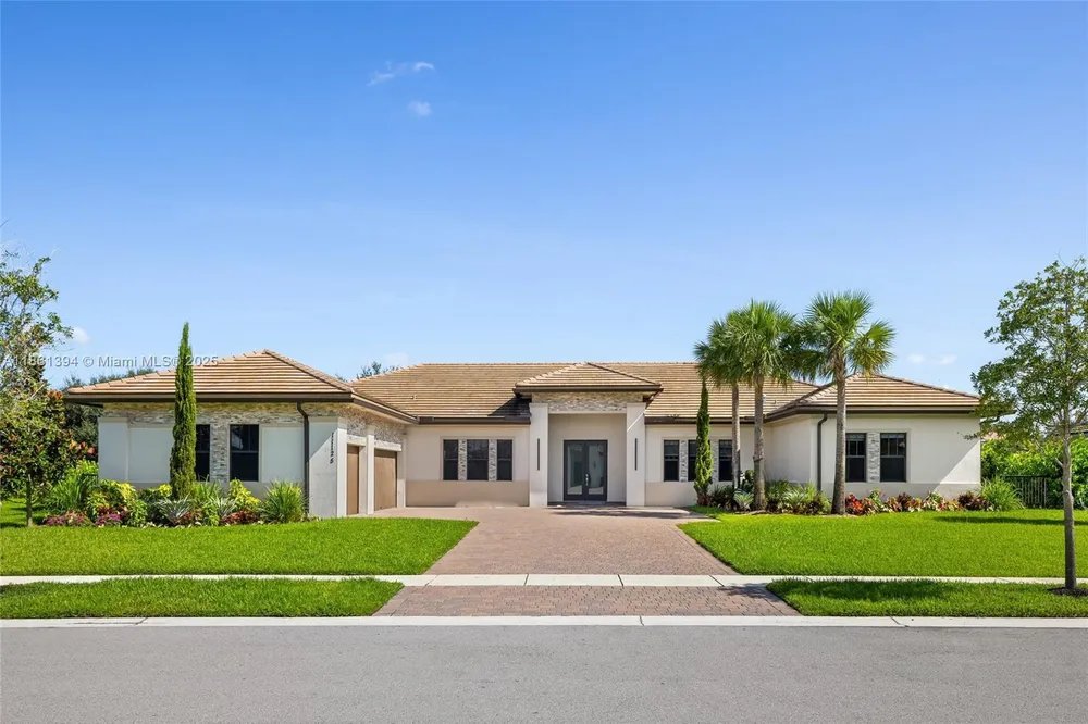 11125 N Sierra Ranch Dr, Davie, FL 33324