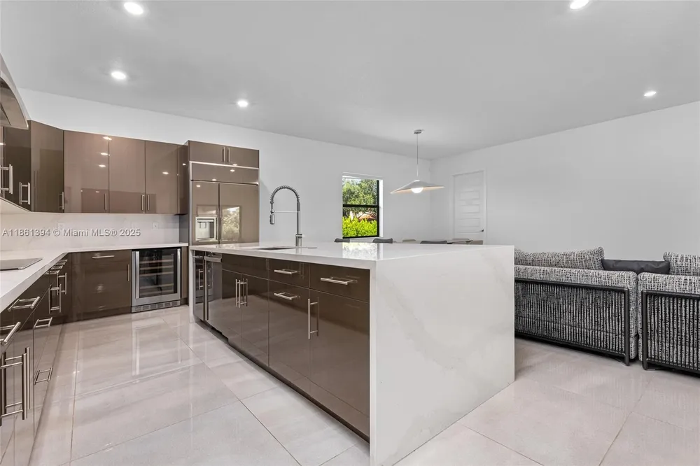 11125 N Sierra Ranch Dr, Davie, FL 33324