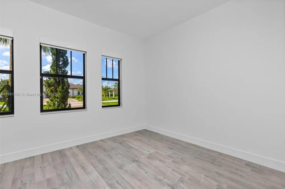 11125 N Sierra Ranch Dr, Davie, FL 33324