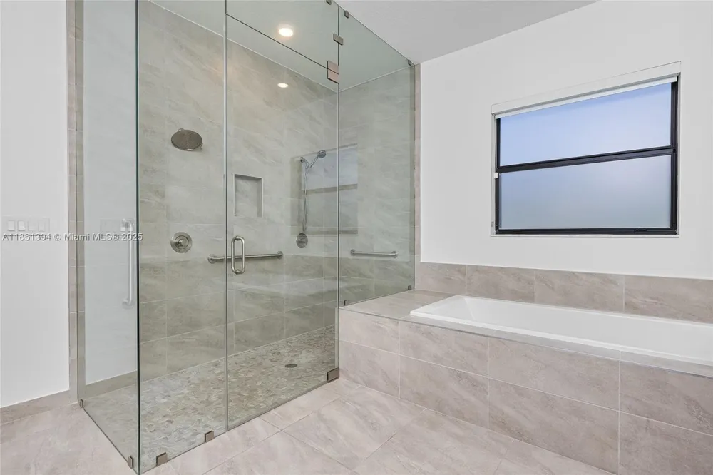 11125 N Sierra Ranch Dr, Davie, FL 33324