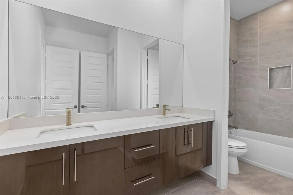 11125 N Sierra Ranch Dr, Davie, FL 33324