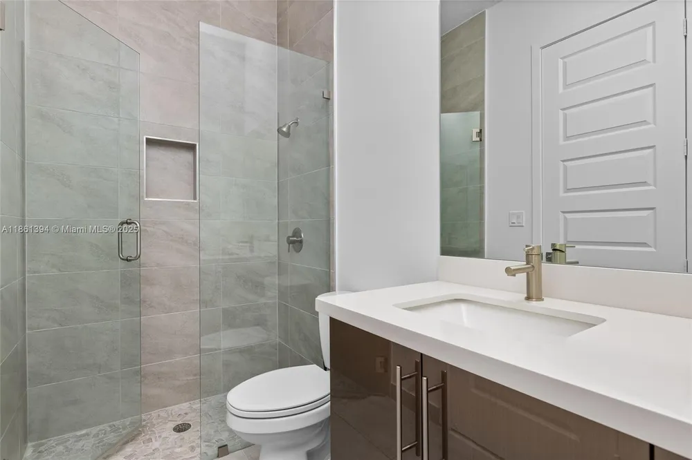 11125 N Sierra Ranch Dr, Davie, FL 33324