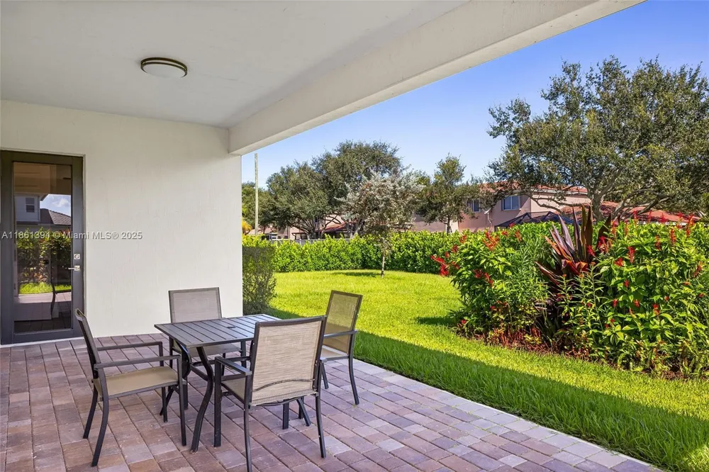 11125 N Sierra Ranch Dr, Davie, FL 33324