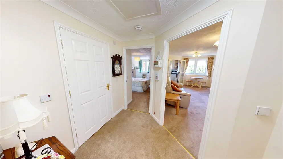 Property carousel item 6
