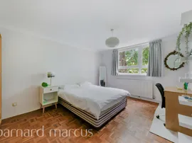 Cherrywood Drive, Putney thumb 2
