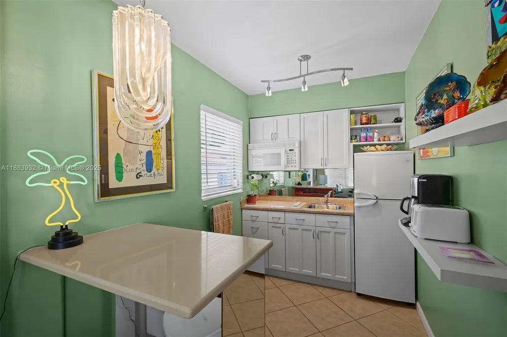 1525 Meridian Ave, Miami Beach, FL 33139
