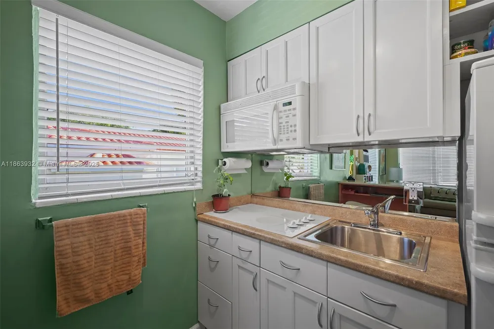 1525 Meridian Ave, Miami Beach, FL 33139