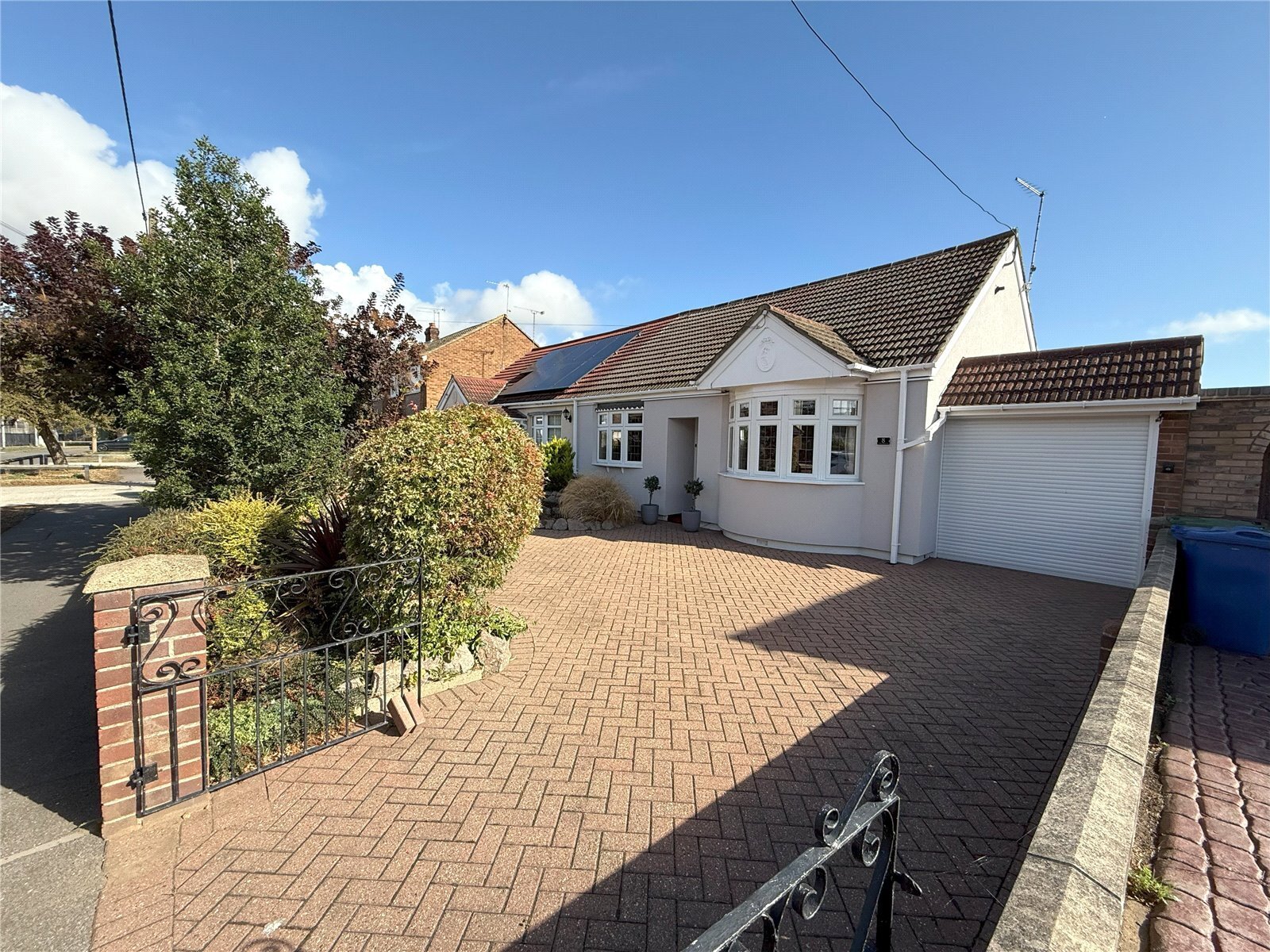 Abbotts Hall Chase, Stanford-le-Hope, Essex, SS17 Image 1