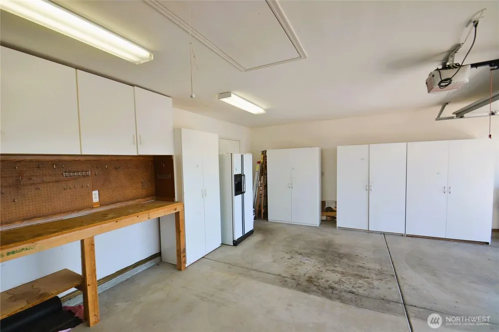 21628 SE 272nd Pl, Maple Valley, WA 98038