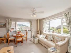 Windsor Close, Minehead thumb 2