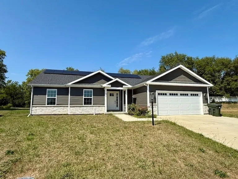 709 N Abbey Rd, Urbana, IL 61802