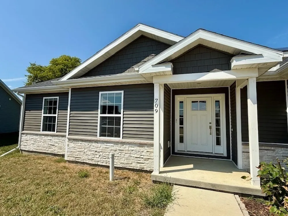 709 N Abbey Rd, Urbana, IL 61802