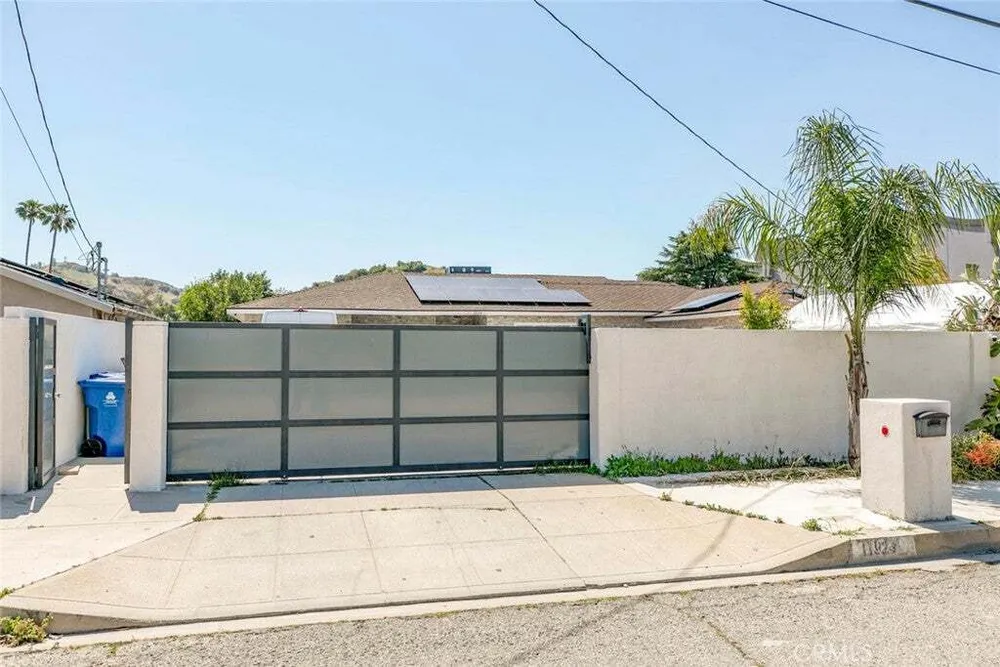 11024 Peoria St, Sun Valley, CA 91352