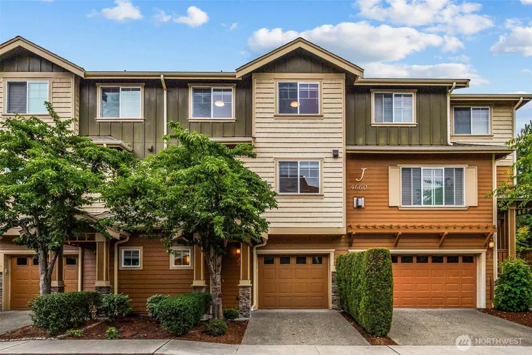 4660 NE 3rd Ct, Renton, WA 98059