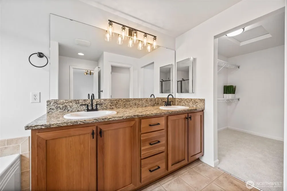 4660 NE 3rd Ct, Renton, WA 98059