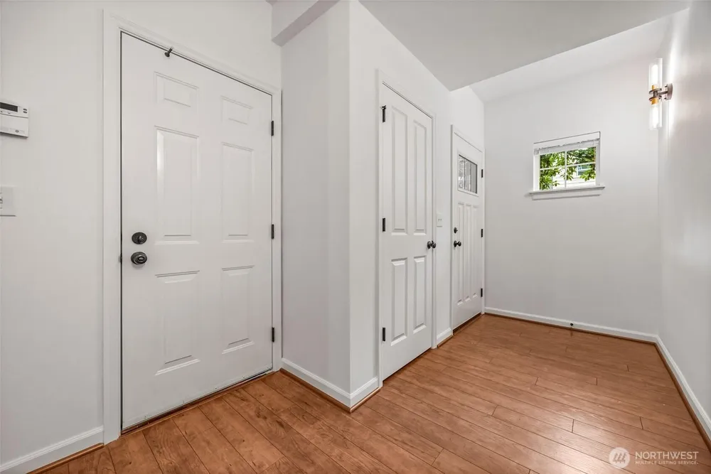 4660 NE 3rd Ct, Renton, WA 98059