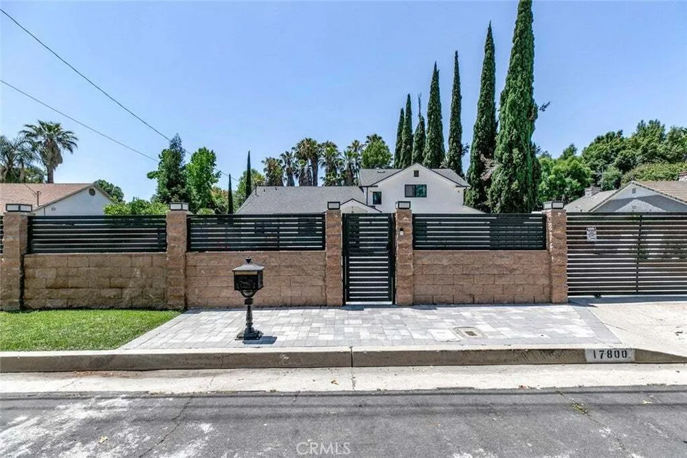 17800 Raymer St, Sherwood Forest, CA 91325