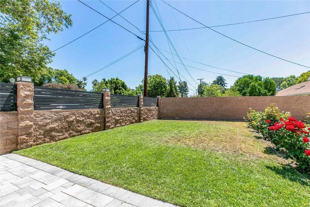 17800 Raymer St, Sherwood Forest, CA 91325