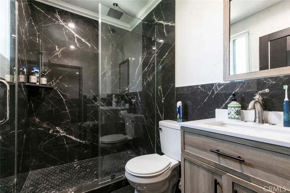 17800 Raymer St, Sherwood Forest, CA 91325