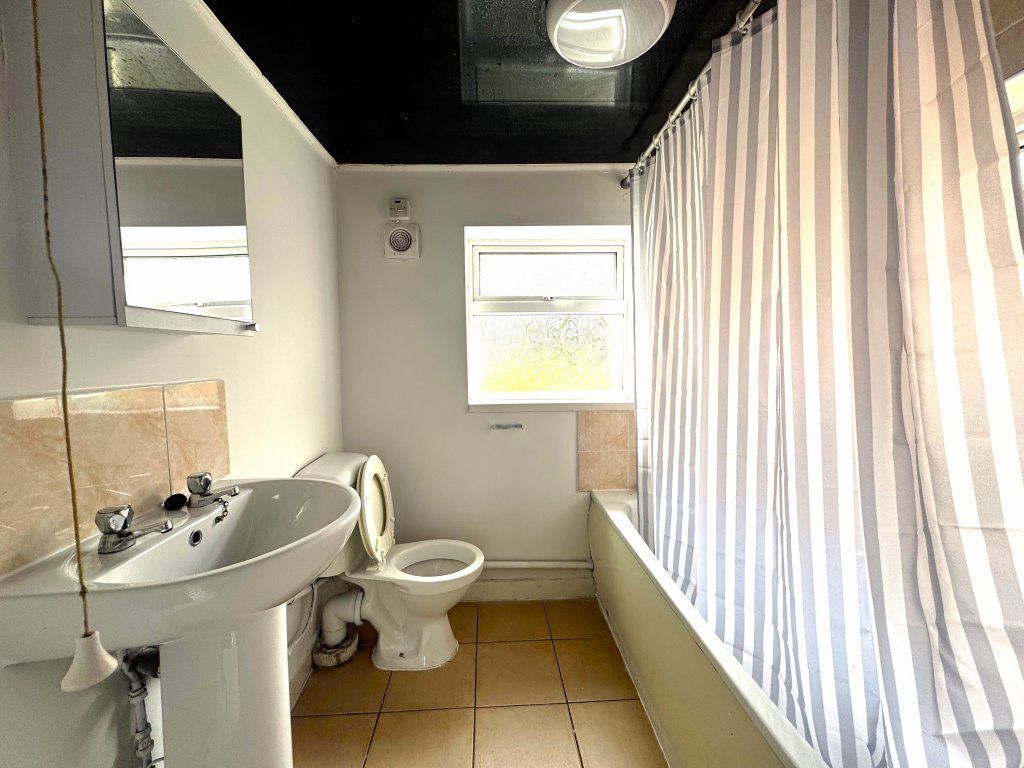 106 Hubert Road, B29 6ER Image 5