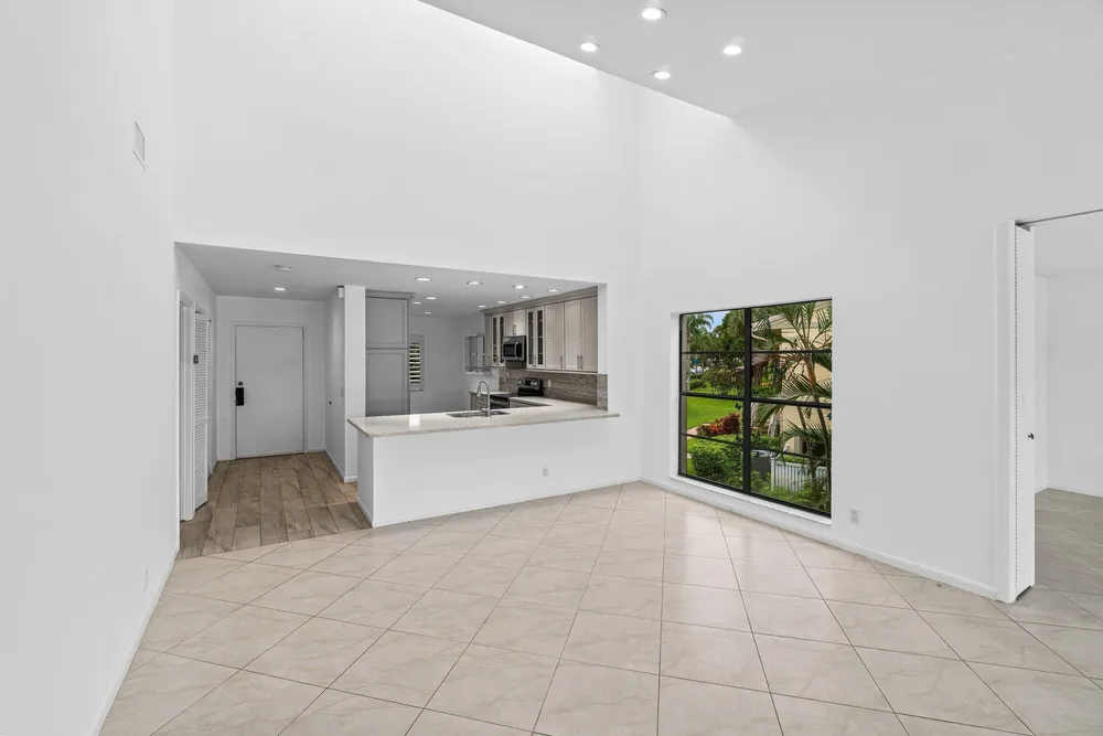 23 Eastgate Dr, Boynton Beach, FL 33436