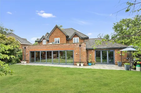 Waterperry Lane, Chobham, GU24