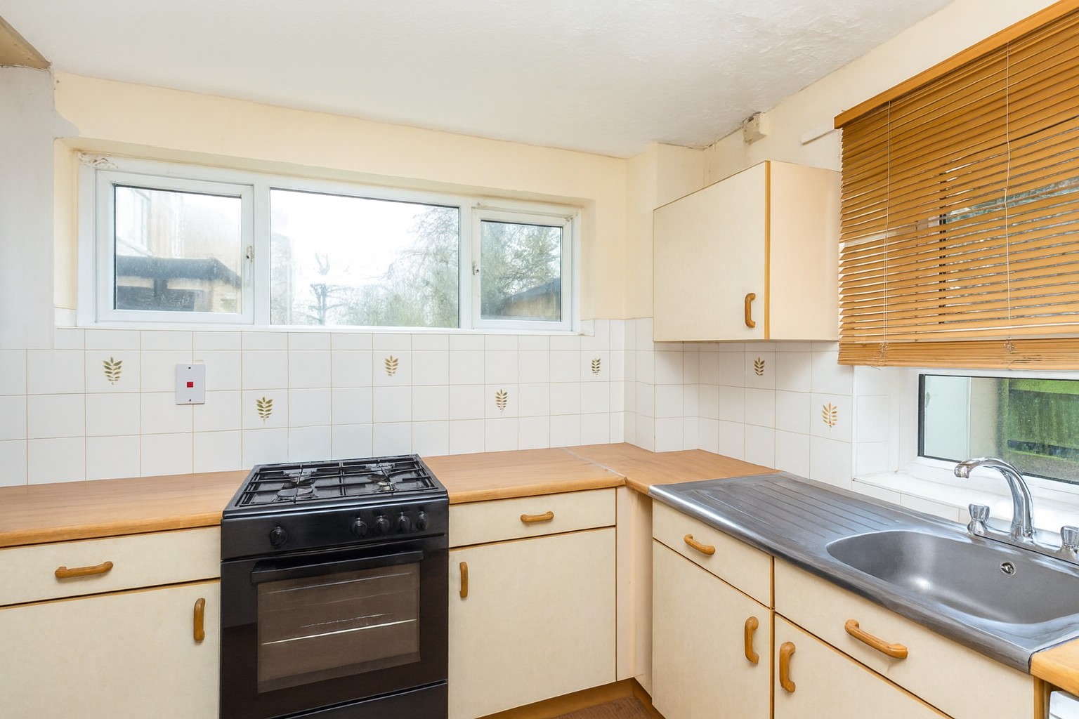 High-Yield 3-Bed Maisonette  Perfect for Investors or Families Image 3