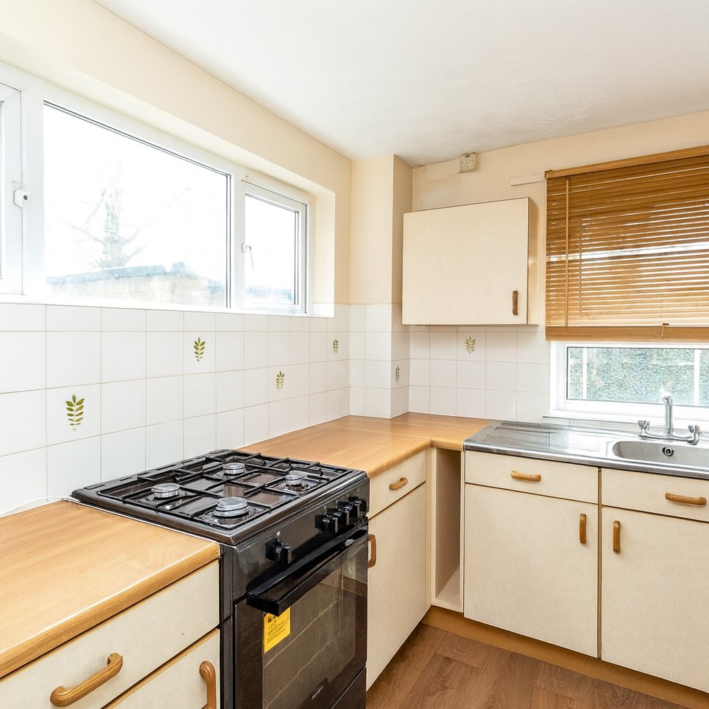 High-Yield 3-Bed Maisonette  Perfect for Investors or Families Image 4