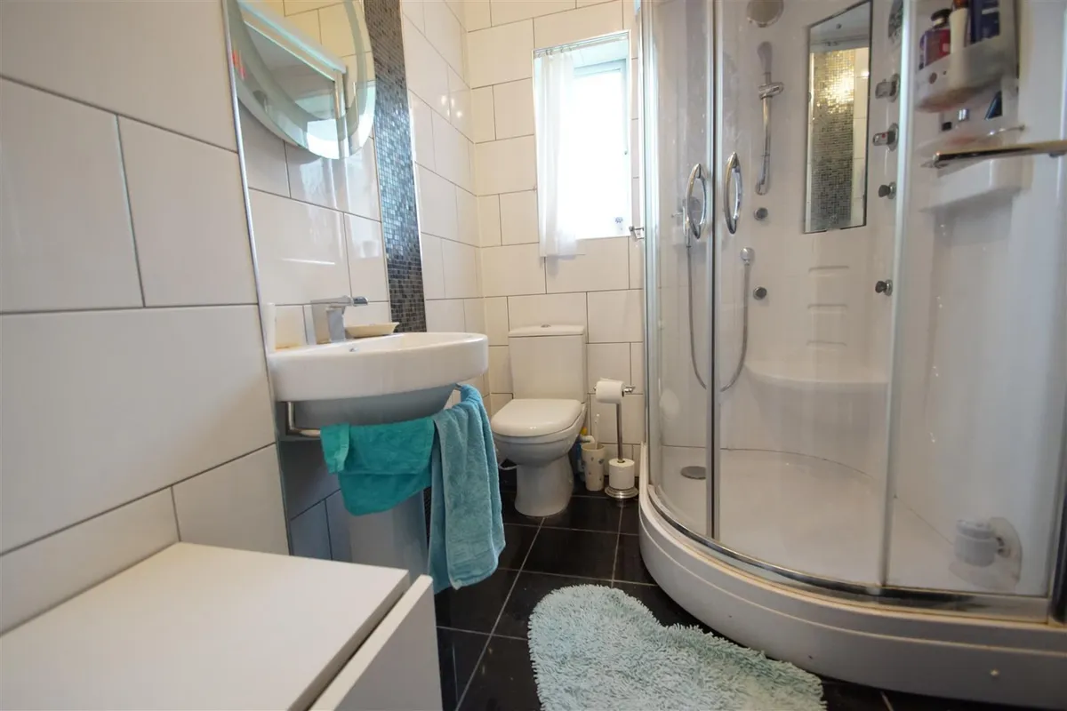 Sandringham Gardens, Alwoodley, LS17