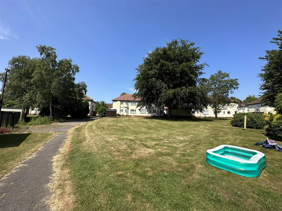 Sandringham Gardens, Alwoodley, LS17