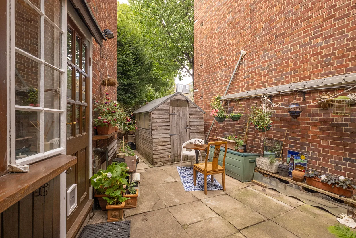 Brocklebank Road, London, SW18 photo 12